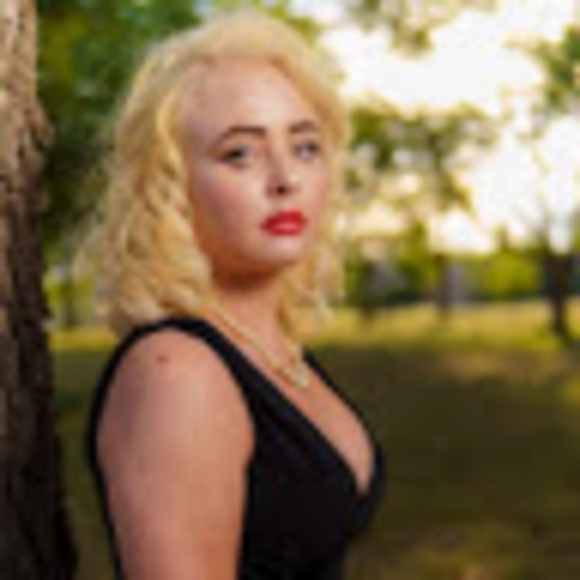 Meet your Posher, Karissa - Picture 1 of 1